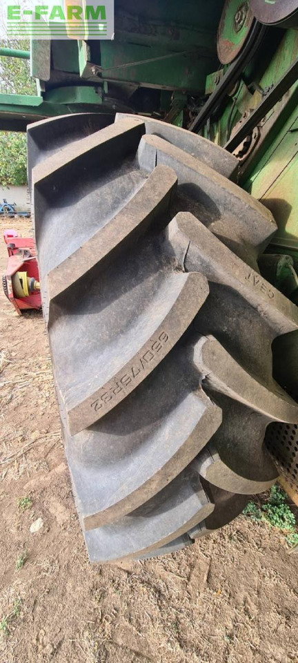 Leikkuupuimuri John Deere 2266: kuva Leikkuupuimuri John Deere 2266