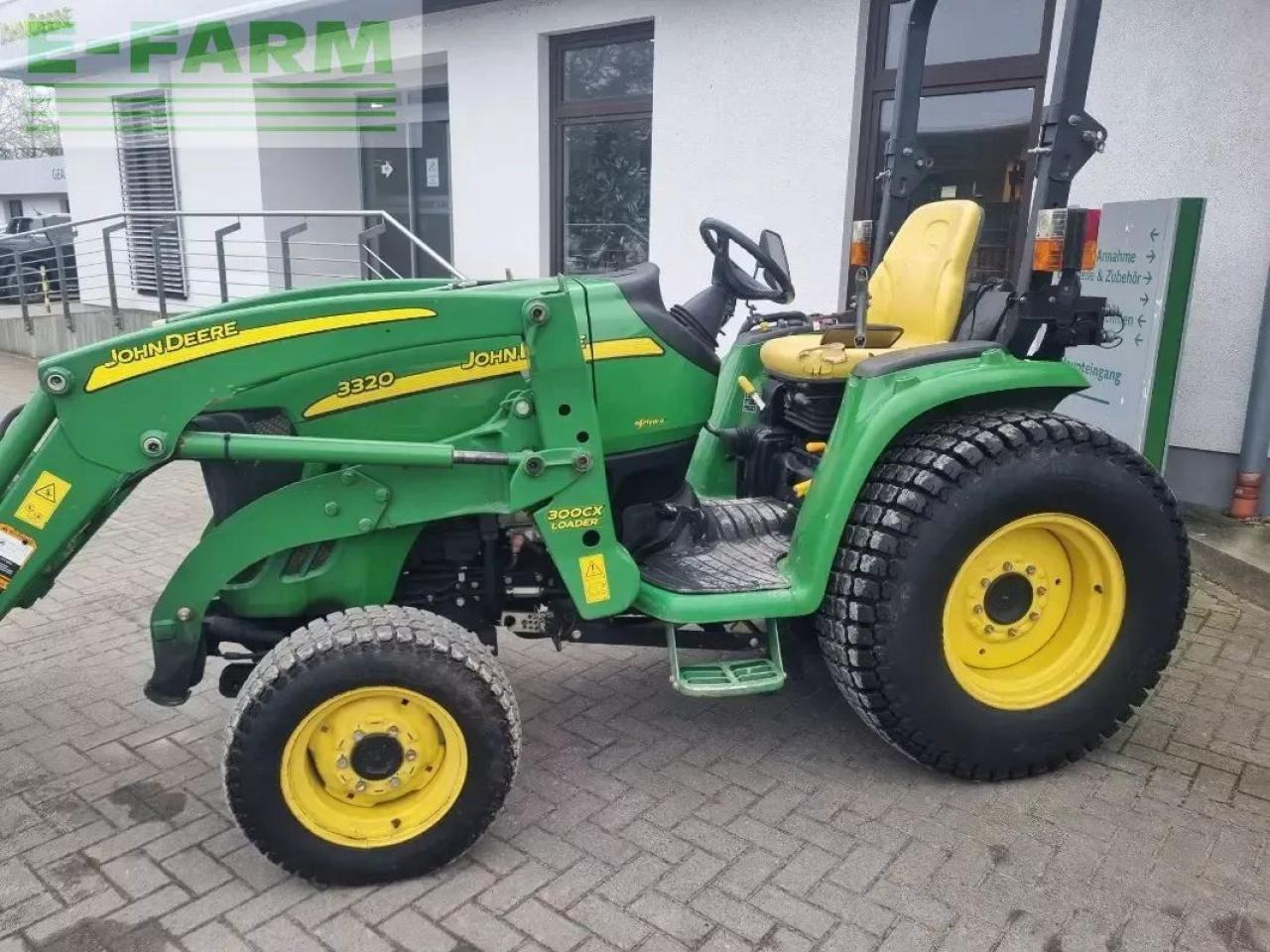 John Deere 3320 my11 - Traktori: kuva John Deere 3320 my11 - Traktori John Deere 3320 my11 - Traktori: kuva John Deere 3320 my11 - Traktori