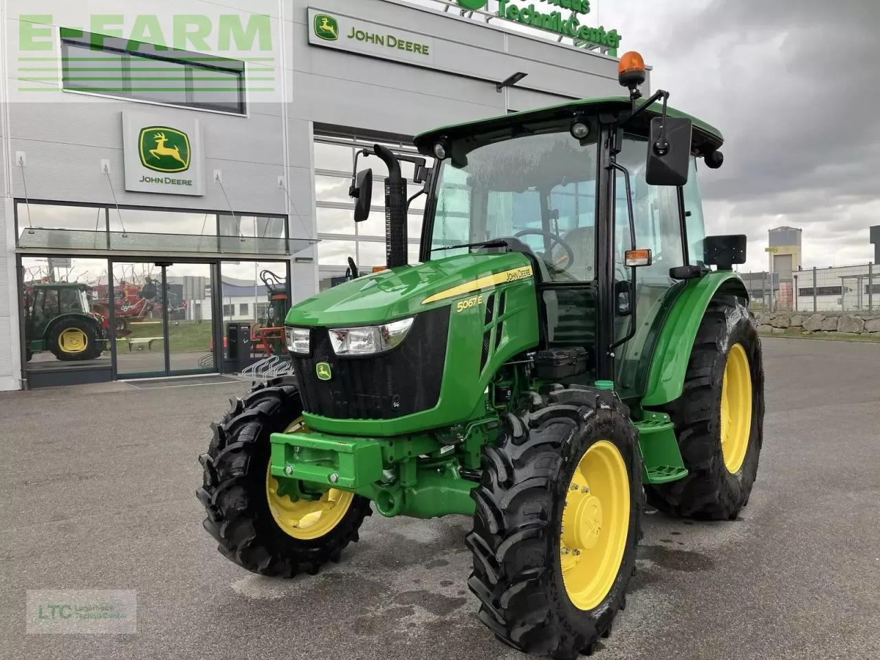 John Deere 5067e - Traktori: kuva John Deere 5067e - Traktori John Deere 5067e - Traktori: kuva John Deere 5067e - Traktori
