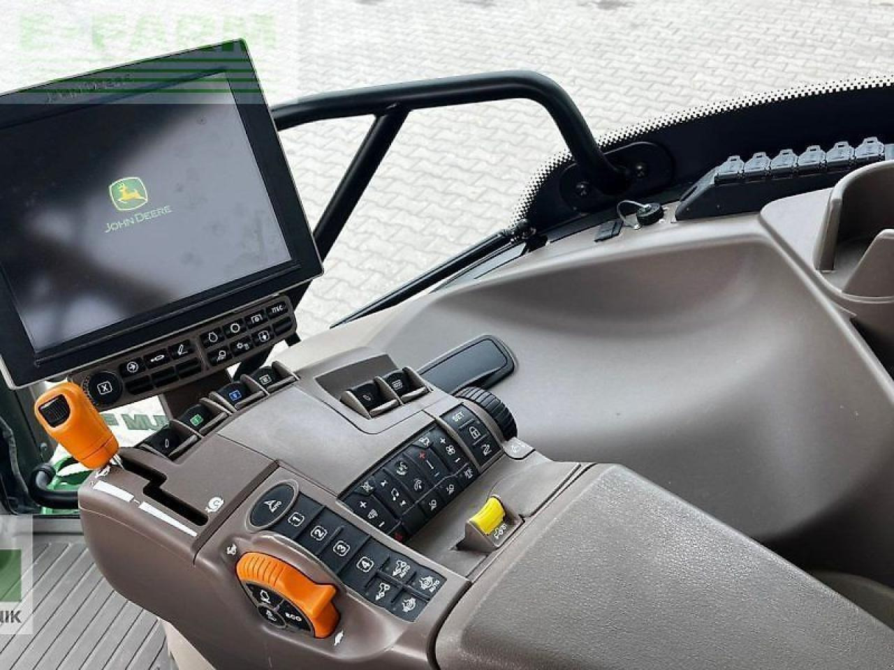 Traktori John Deere 6130r: kuva Traktori John Deere 6130r