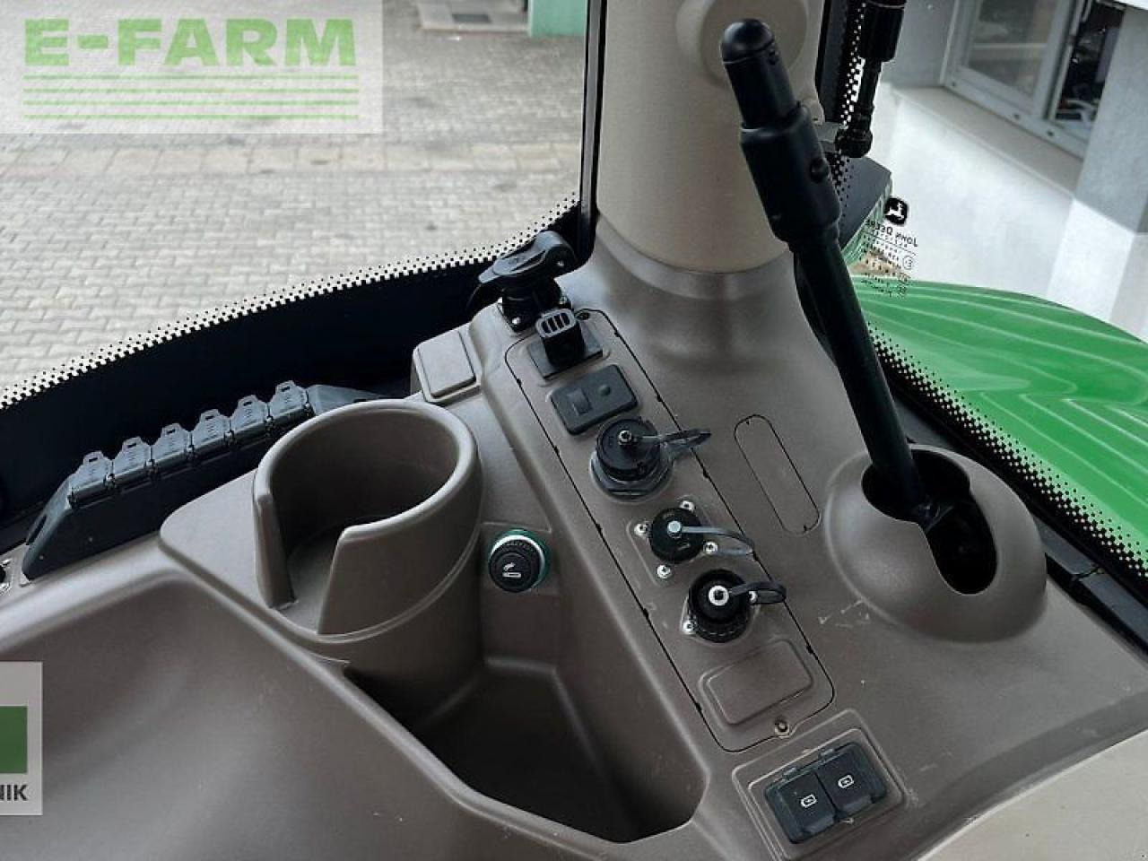 Traktori John Deere 6130r: kuva Traktori John Deere 6130r