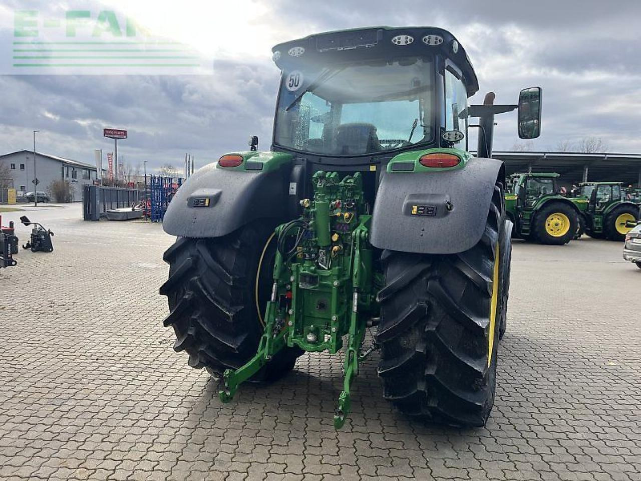 Traktori John Deere 6155r: kuva Traktori John Deere 6155r