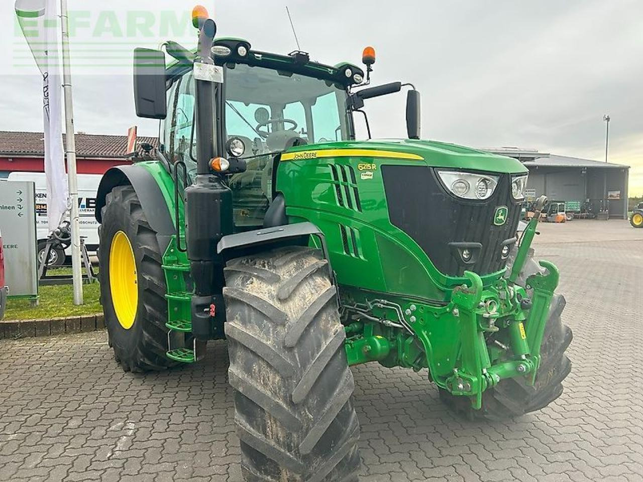 John Deere 6215r - Traktori: kuva John Deere 6215r - Traktori John Deere 6215r - Traktori: kuva John Deere 6215r - Traktori