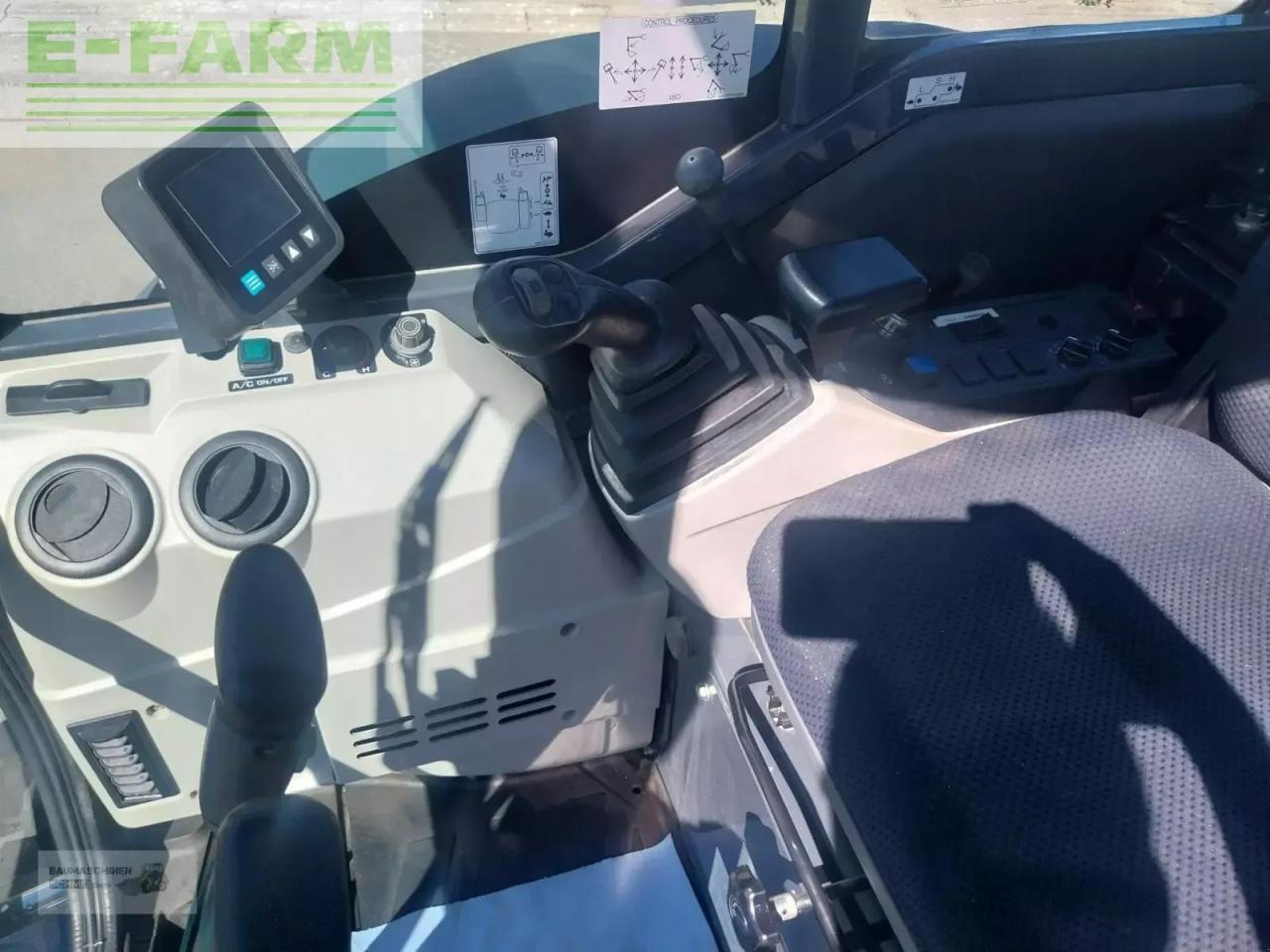 Minikuormaaja Kobelco sk 28 sr: kuva Minikuormaaja Kobelco sk 28 sr