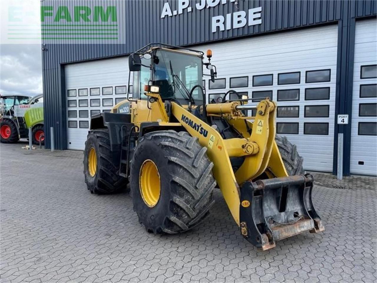 Komatsu wa320-5 - Minikuormaaja: kuva Komatsu wa320-5 - Minikuormaaja Komatsu wa320-5 - Minikuormaaja: kuva Komatsu wa320-5 - Minikuormaaja