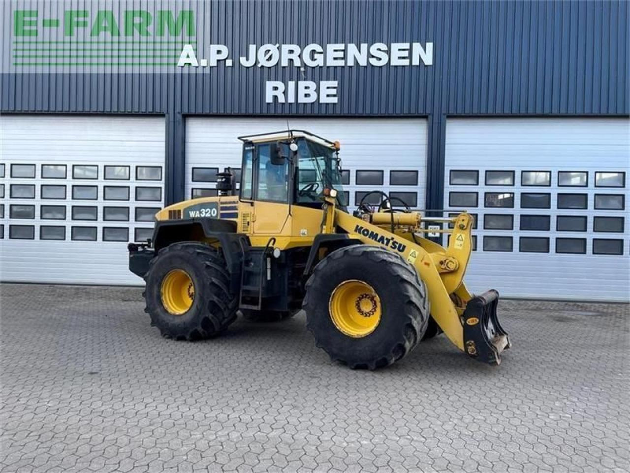 Komatsu wa320-5 - Minikuormaaja: kuva Komatsu wa320-5 - Minikuormaaja Komatsu wa320-5 - Minikuormaaja: kuva Komatsu wa320-5 - Minikuormaaja