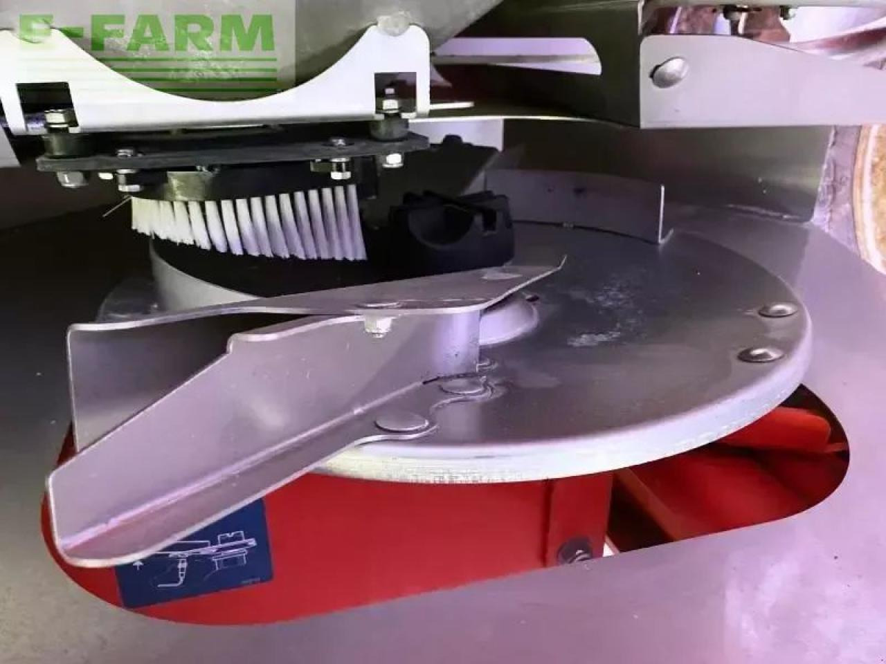 Kuhn axera 1102 h-emc - Lannoitteenlevitin: kuva Kuhn axera 1102 h-emc - Lannoitteenlevitin Kuhn axera 1102 h-emc - Lannoitteenlevitin: kuva Kuhn axera 1102 h-emc - Lannoitteenlevitin