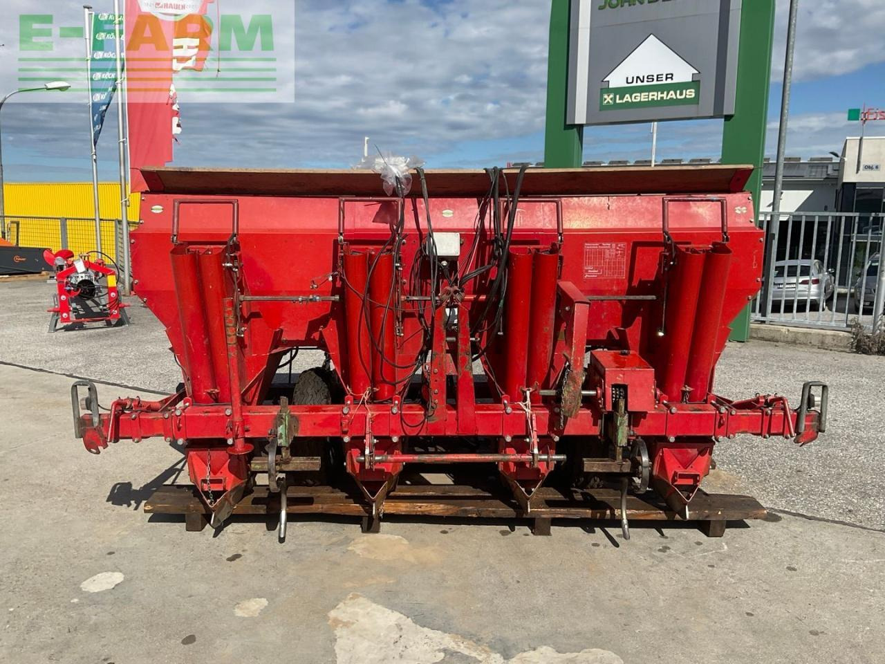 Kverneland UN 3000 - Perunannostokone: kuva Kverneland UN 3000 - Perunannostokone Kverneland UN 3000 - Perunannostokone: kuva Kverneland UN 3000 - Perunannostokone