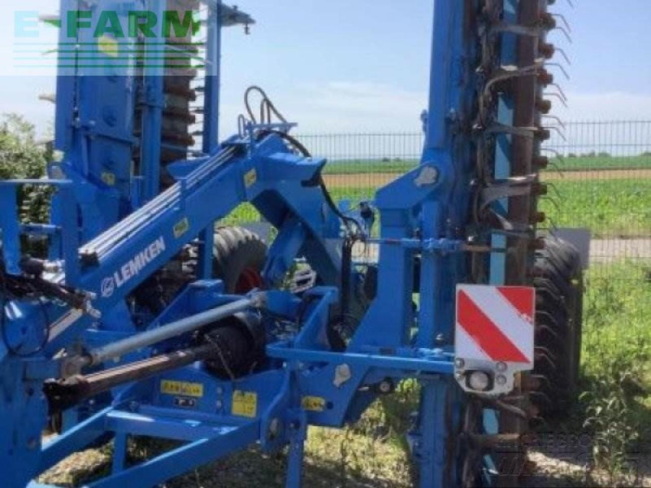 Lemken zirkon 12 mit fahrwerk - Lautasäes: kuva Lemken zirkon 12 mit fahrwerk - Lautasäes Lemken zirkon 12 mit fahrwerk - Lautasäes: kuva Lemken zirkon 12 mit fahrwerk - Lautasäes