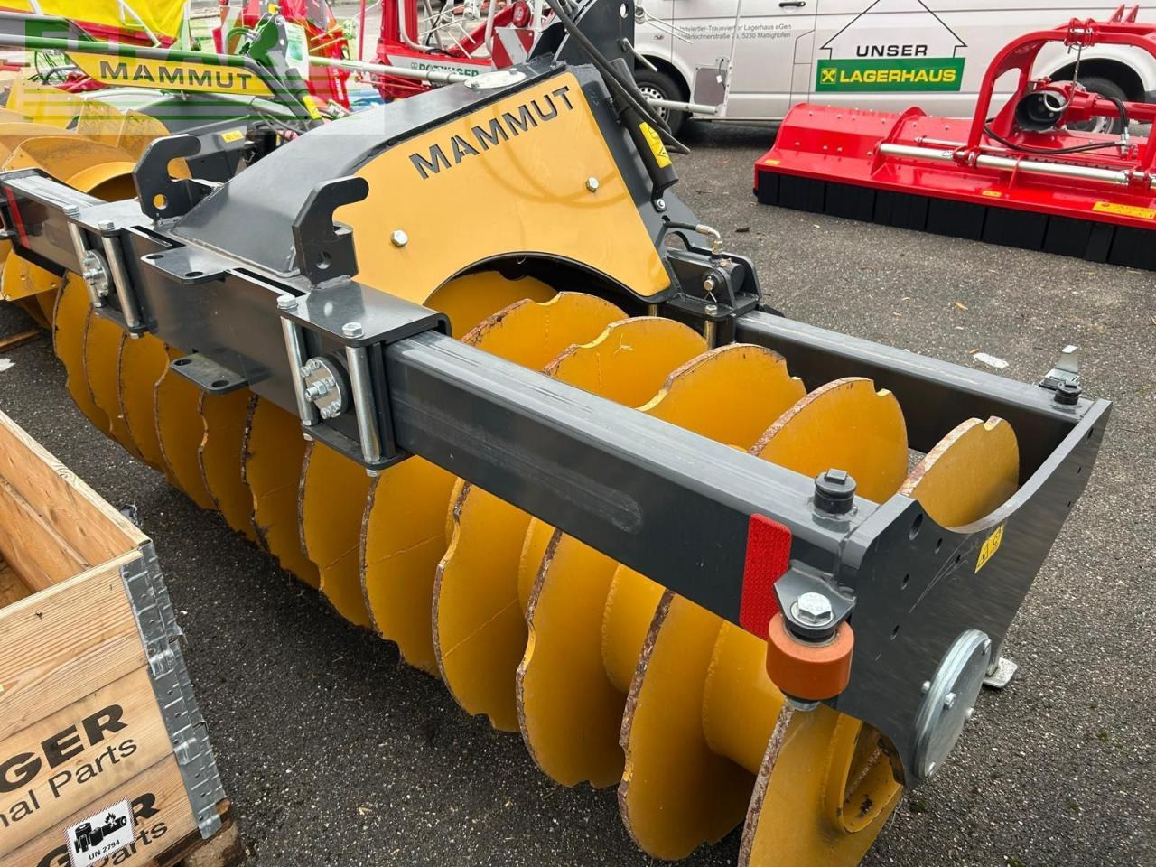 Mammut Siloverdichterwalze SK 250-H - Säilörehu - laitteet: kuva Mammut Siloverdichterwalze SK 250-H - Säilörehu - laitteet Mammut Siloverdichterwalze SK 250-H - Säilörehu - laitteet: kuva Mammut Siloverdichterwalze SK 250-H - Säilörehu - laitteet