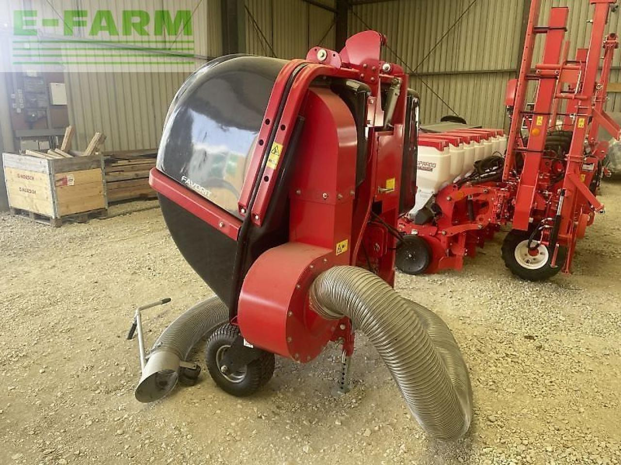 Traktori Massey Ferguson 1740m hc inkl. schild/streuer: kuva Traktori Massey Ferguson 1740m hc inkl. schild/streuer Traktori Massey Ferguson 1740m hc inkl. schild/streuer: kuva Traktori Massey Ferguson 1740m hc inkl. schild/streuer