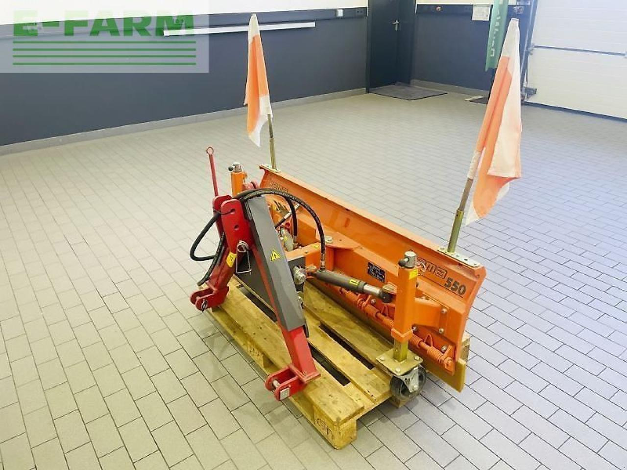 Traktori Massey Ferguson 1740m hc inkl. schild/streuer: kuva Traktori Massey Ferguson 1740m hc inkl. schild/streuer Traktori Massey Ferguson 1740m hc inkl. schild/streuer: kuva Traktori Massey Ferguson 1740m hc inkl. schild/streuer
