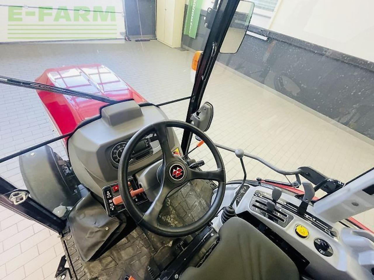 Traktori Massey Ferguson 1740m hc inkl. schild/streuer: kuva Traktori Massey Ferguson 1740m hc inkl. schild/streuer Traktori Massey Ferguson 1740m hc inkl. schild/streuer: kuva Traktori Massey Ferguson 1740m hc inkl. schild/streuer
