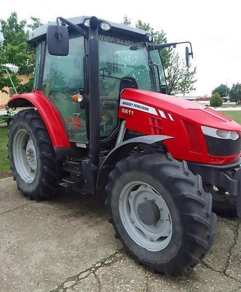 Massey Ferguson 5611-dyna 4- eesential Essential - Traktori: kuva Massey Ferguson 5611-dyna 4- eesential Essential - Traktori Massey Ferguson 5611-dyna 4- eesential Essential - Traktori: kuva Massey Ferguson 5611-dyna 4- eesential Essential - Traktori