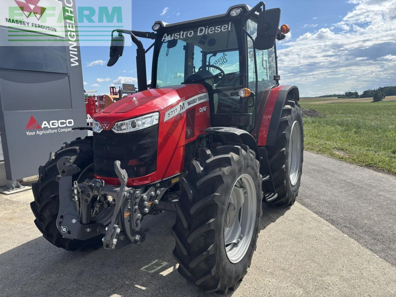 Massey Ferguson 5711 m dyna 4 comfort - Traktori: kuva Massey Ferguson 5711 m dyna 4 comfort - Traktori Massey Ferguson 5711 m dyna 4 comfort - Traktori: kuva Massey Ferguson 5711 m dyna 4 comfort - Traktori