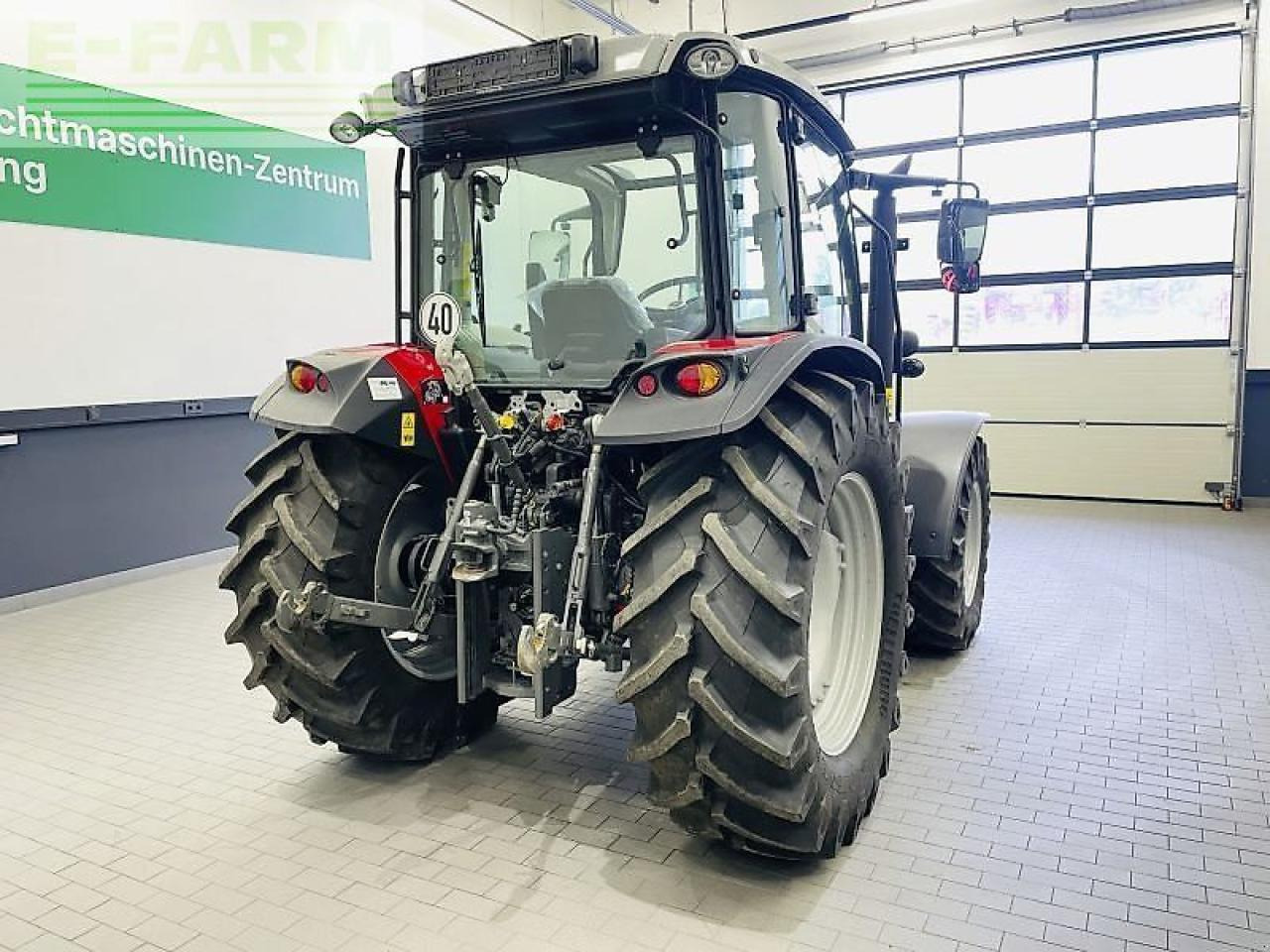 Massey Ferguson dyna-2 essential - Traktori: kuva Massey Ferguson dyna-2 essential - Traktori Massey Ferguson dyna-2 essential - Traktori: kuva Massey Ferguson dyna-2 essential - Traktori