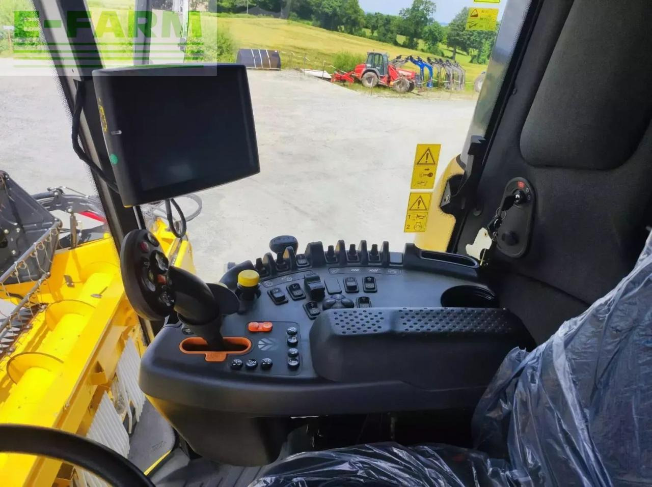 New Holland ch 7.70 laterale - Leikkuupuimuri: kuva New Holland ch 7.70 laterale - Leikkuupuimuri New Holland ch 7.70 laterale - Leikkuupuimuri: kuva New Holland ch 7.70 laterale - Leikkuupuimuri