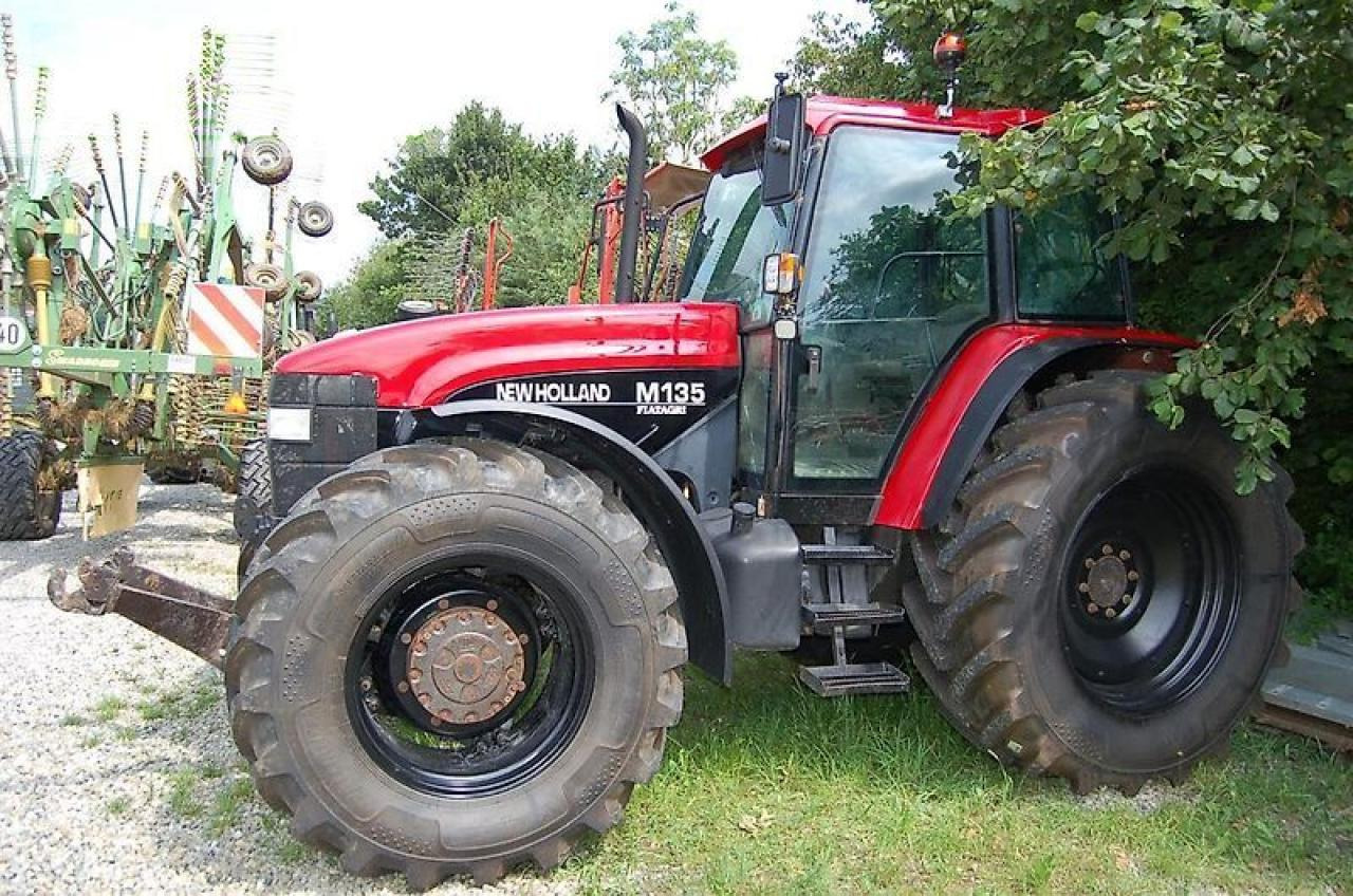 New Holland m 135 - Traktori: kuva New Holland m 135 - Traktori New Holland m 135 - Traktori: kuva New Holland m 135 - Traktori