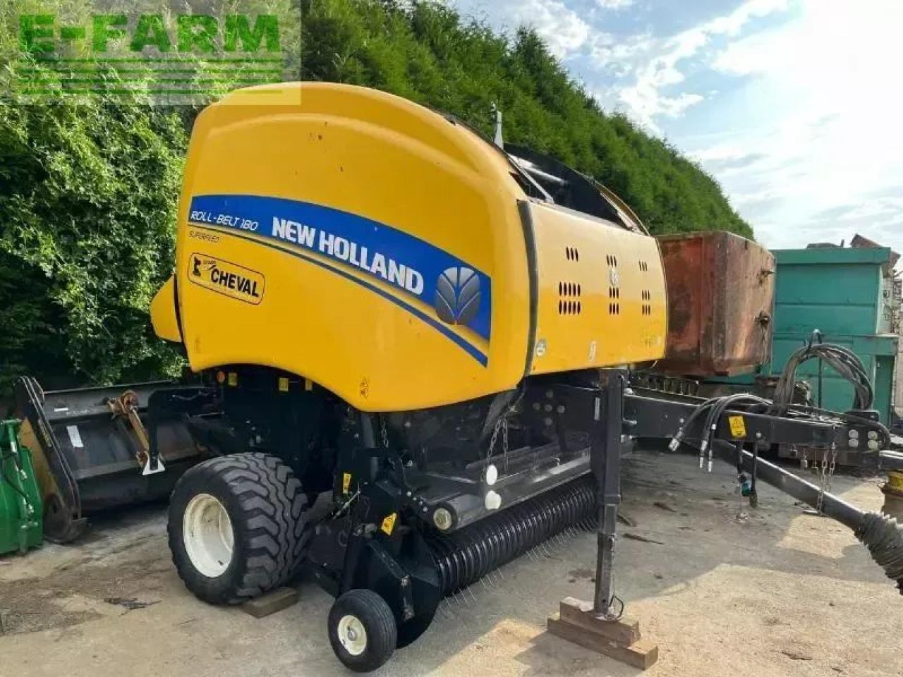 New Holland roll belt 180 - Kanttipaalain: kuva New Holland roll belt 180 - Kanttipaalain New Holland roll belt 180 - Kanttipaalain: kuva New Holland roll belt 180 - Kanttipaalain