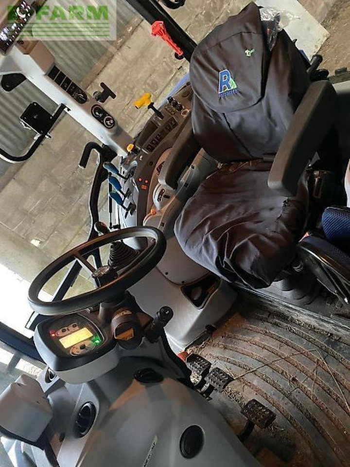 Traktori New Holland t5.120: kuva Traktori New Holland t5.120