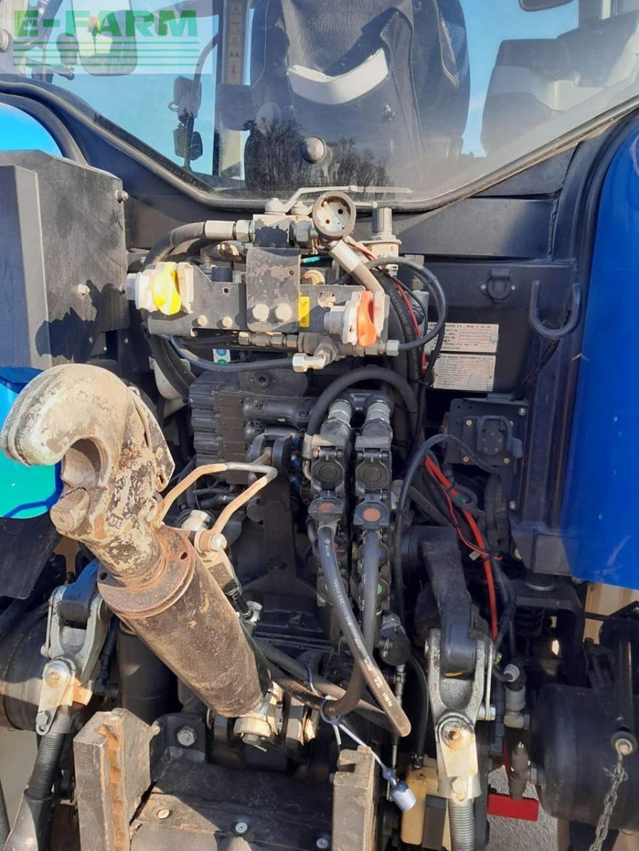 New Holland t6.140 auto command - Traktori: kuva New Holland t6.140 auto command - Traktori New Holland t6.140 auto command - Traktori: kuva New Holland t6.140 auto command - Traktori