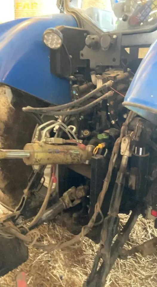 New Holland t6.175 - Traktori: kuva New Holland t6.175 - Traktori New Holland t6.175 - Traktori: kuva New Holland t6.175 - Traktori