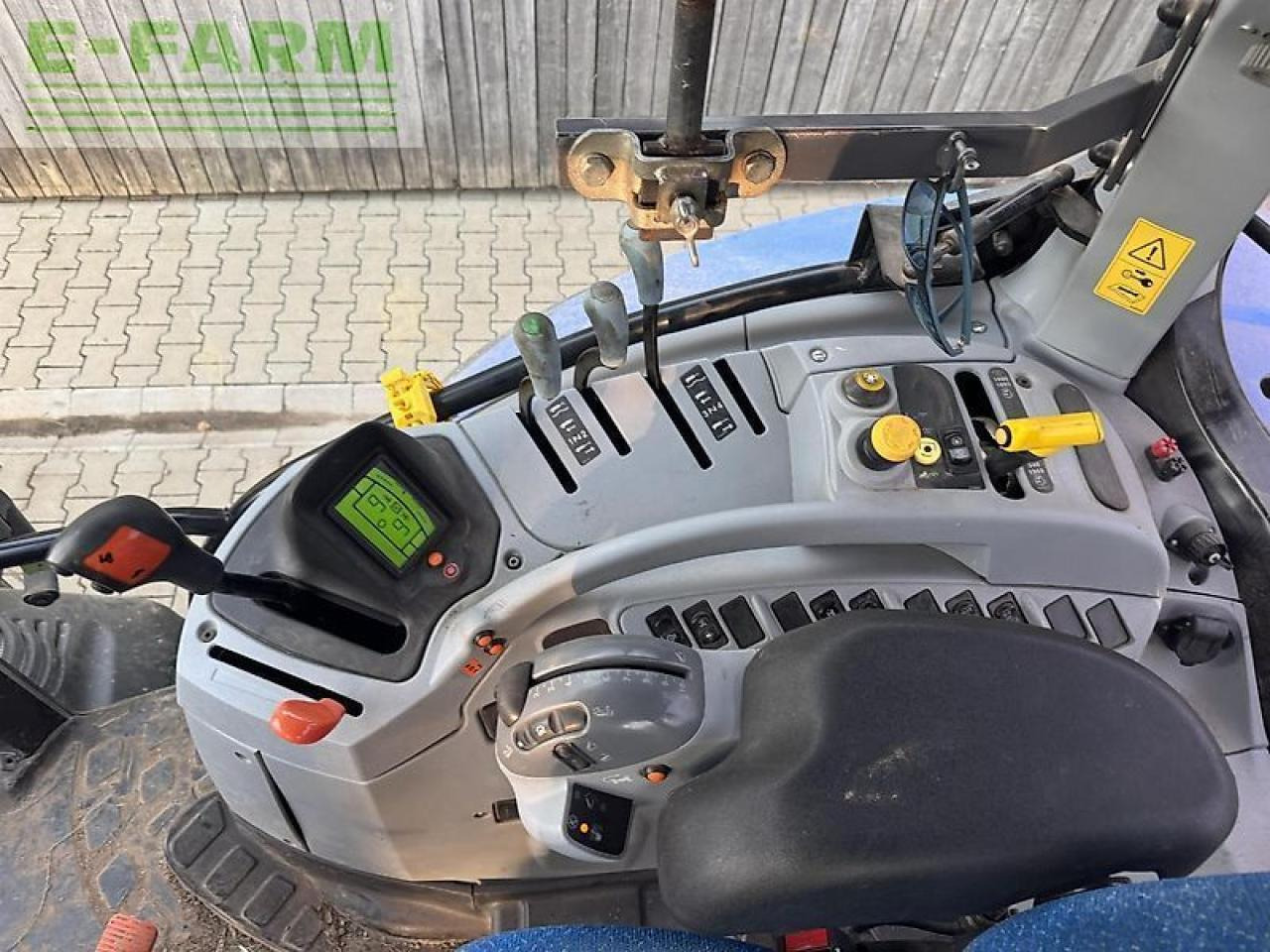 New Holland t6.175 electro command - Traktori: kuva New Holland t6.175 electro command - Traktori New Holland t6.175 electro command - Traktori: kuva New Holland t6.175 electro command - Traktori