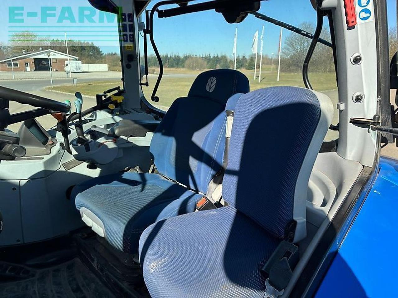 Traktori New Holland t7.175: kuva Traktori New Holland t7.175