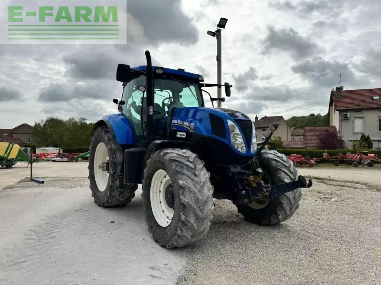 New Holland t7. 210 sw pc t4 - Traktori: kuva New Holland t7. 210 sw pc t4 - Traktori New Holland t7. 210 sw pc t4 - Traktori: kuva New Holland t7. 210 sw pc t4 - Traktori