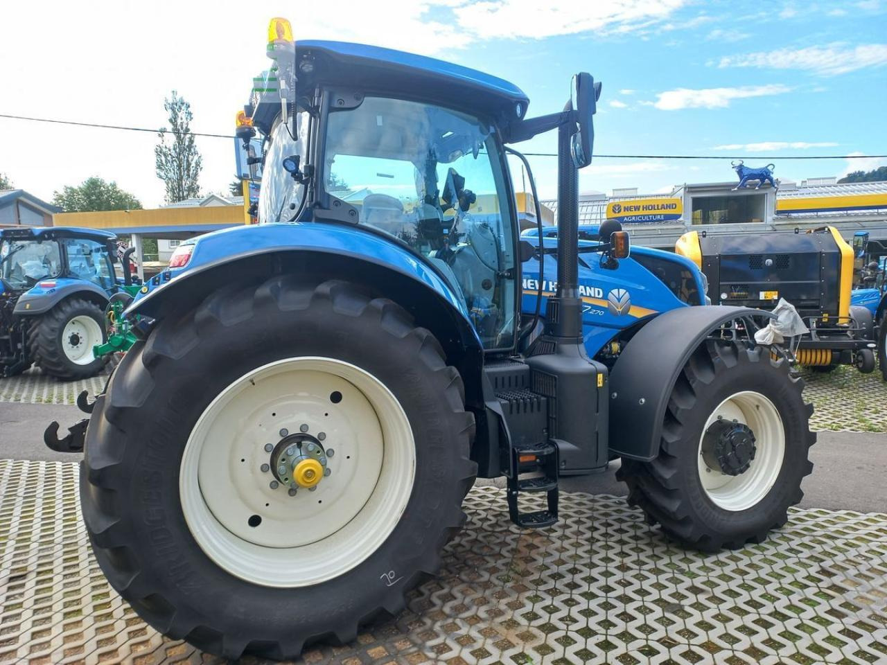 New Holland t7.270 auto command sidewinder ii (stage v) - Traktori: kuva New Holland t7.270 auto command sidewinder ii (stage v) - Traktori New Holland t7.270 auto command sidewinder ii (stage v) - Traktori: kuva New Holland t7.270 auto command sidewinder ii (stage v) - Traktori