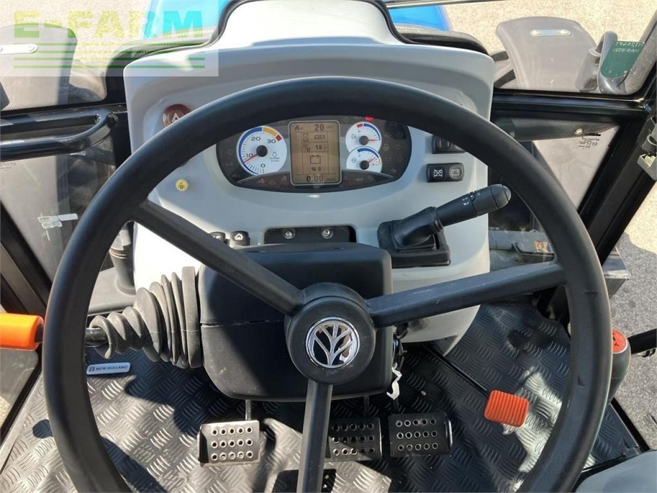 Traktori New Holland td5.85: kuva Traktori New Holland td5.85 Traktori New Holland td5.85: kuva Traktori New Holland td5.85