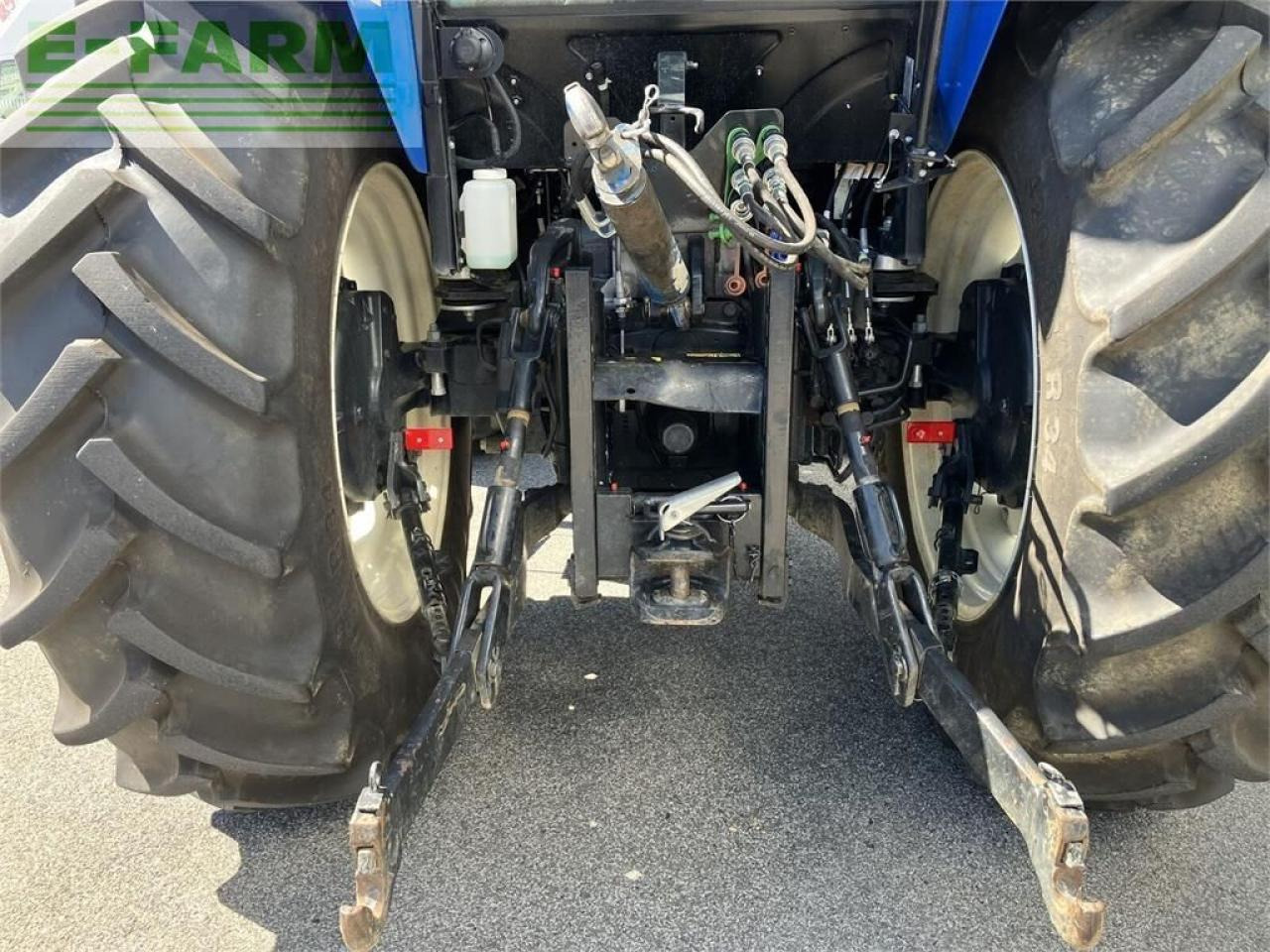 Traktori New Holland td5.85: kuva Traktori New Holland td5.85 Traktori New Holland td5.85: kuva Traktori New Holland td5.85