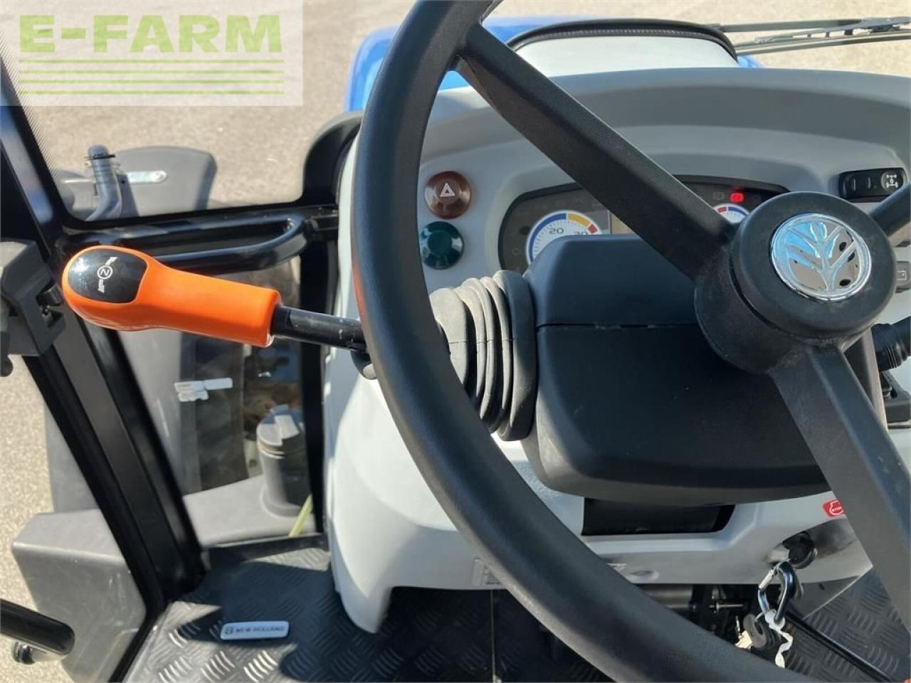 Traktori New Holland td5.85: kuva Traktori New Holland td5.85 Traktori New Holland td5.85: kuva Traktori New Holland td5.85