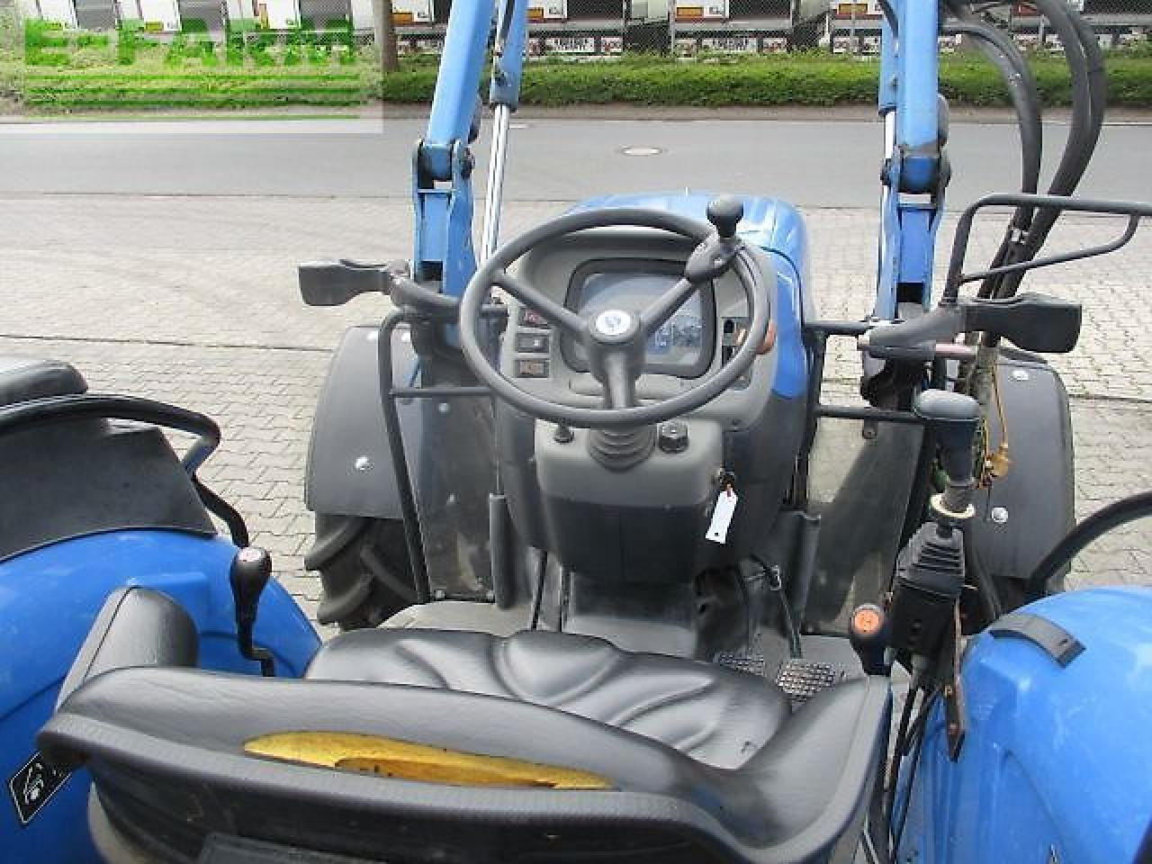 New Holland tn70 a niedrige bauhöhe - Traktori: kuva New Holland tn70 a niedrige bauhöhe - Traktori New Holland tn70 a niedrige bauhöhe - Traktori: kuva New Holland tn70 a niedrige bauhöhe - Traktori