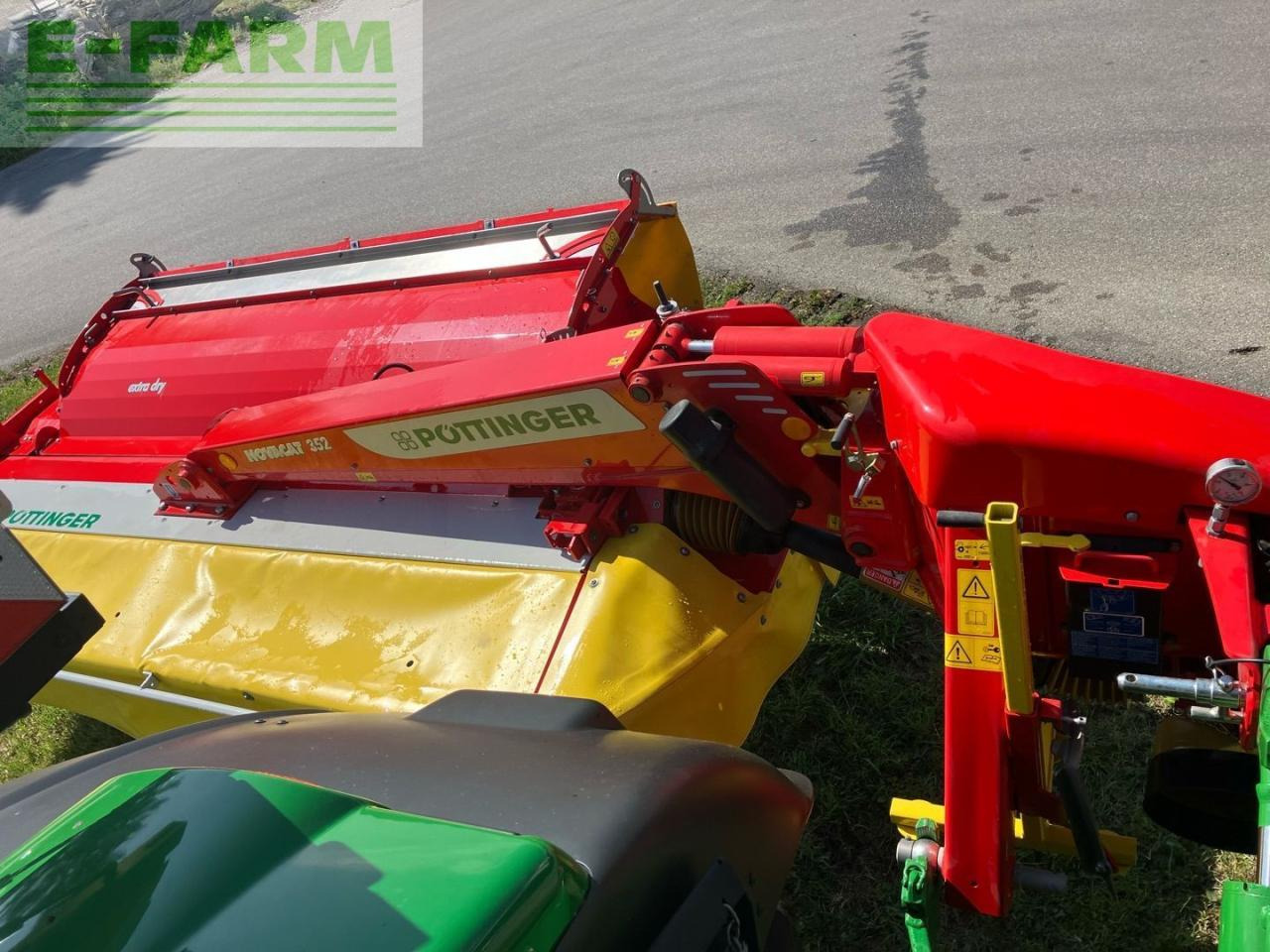 Niittokone Pöttinger NOVACAT352: kuva Niittokone Pöttinger NOVACAT352 Niittokone Pöttinger NOVACAT352: kuva Niittokone Pöttinger NOVACAT352