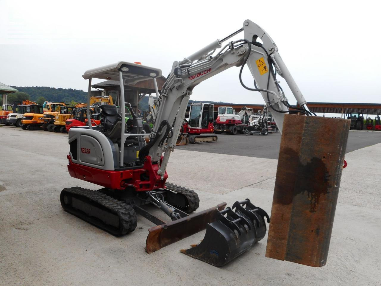 Takeuchi tb 225 mit powertilt + 3 löffel ( service neu ) - Minikuormaaja: kuva Takeuchi tb 225 mit powertilt + 3 löffel ( service neu ) - Minikuormaaja Takeuchi tb 225 mit powertilt + 3 löffel ( service neu ) - Minikuormaaja: kuva Takeuchi tb 225 mit powertilt + 3 löffel ( service neu ) - Minikuormaaja