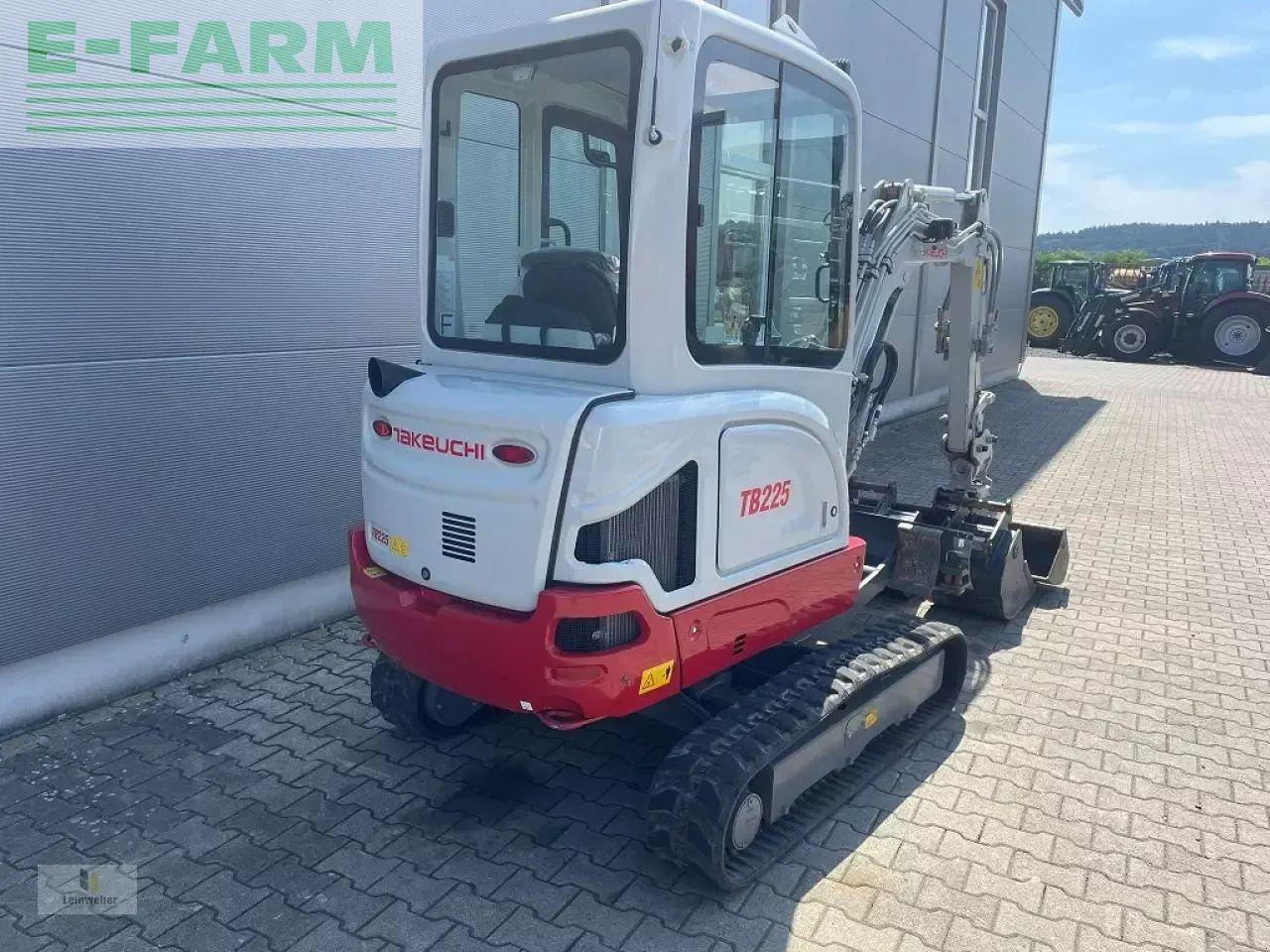 Takeuchi tb 225 v4 - Minikuormaaja: kuva Takeuchi tb 225 v4 - Minikuormaaja Takeuchi tb 225 v4 - Minikuormaaja: kuva Takeuchi tb 225 v4 - Minikuormaaja
