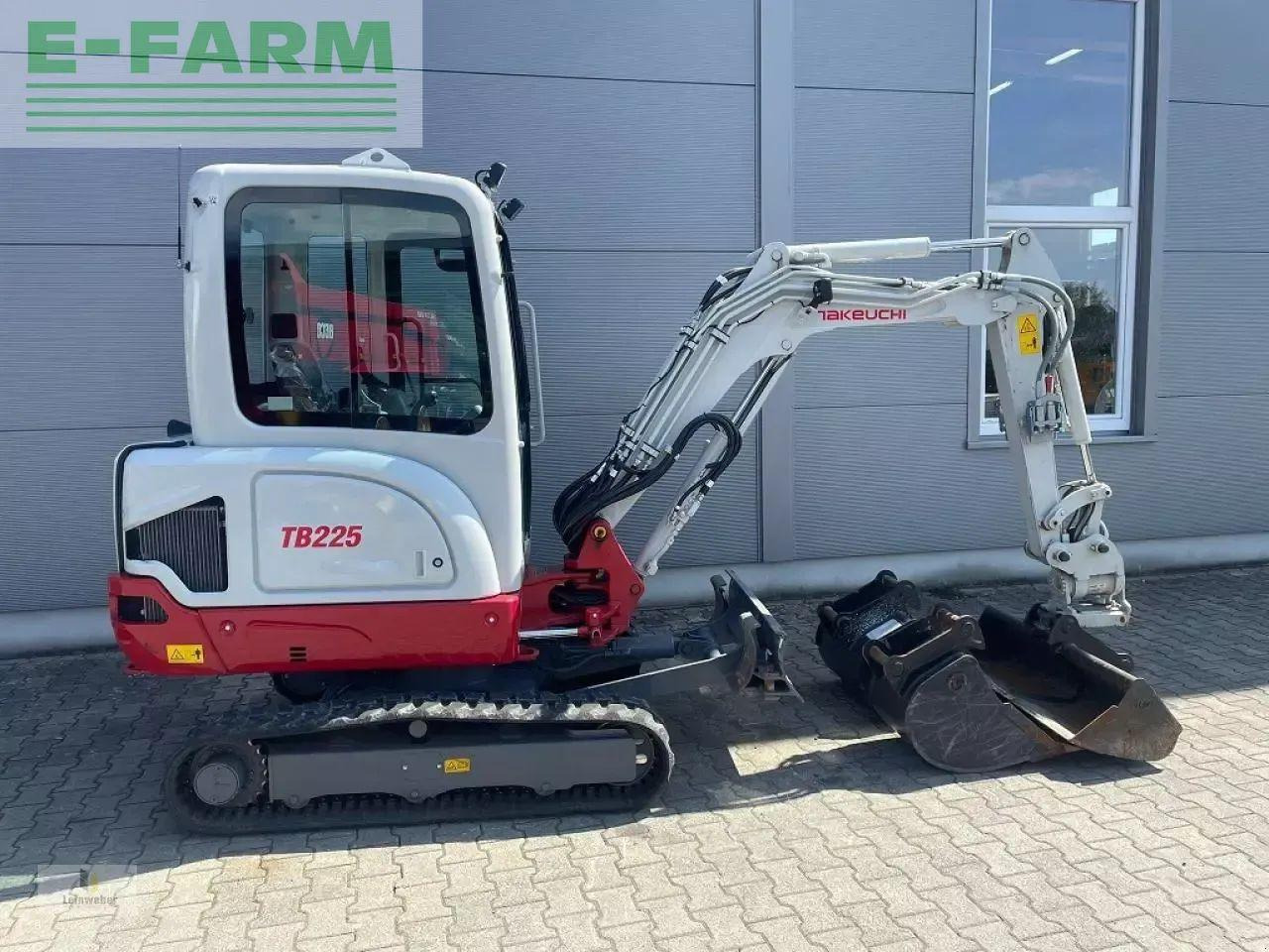 Takeuchi tb 225 v4 - Minikuormaaja: kuva Takeuchi tb 225 v4 - Minikuormaaja Takeuchi tb 225 v4 - Minikuormaaja: kuva Takeuchi tb 225 v4 - Minikuormaaja