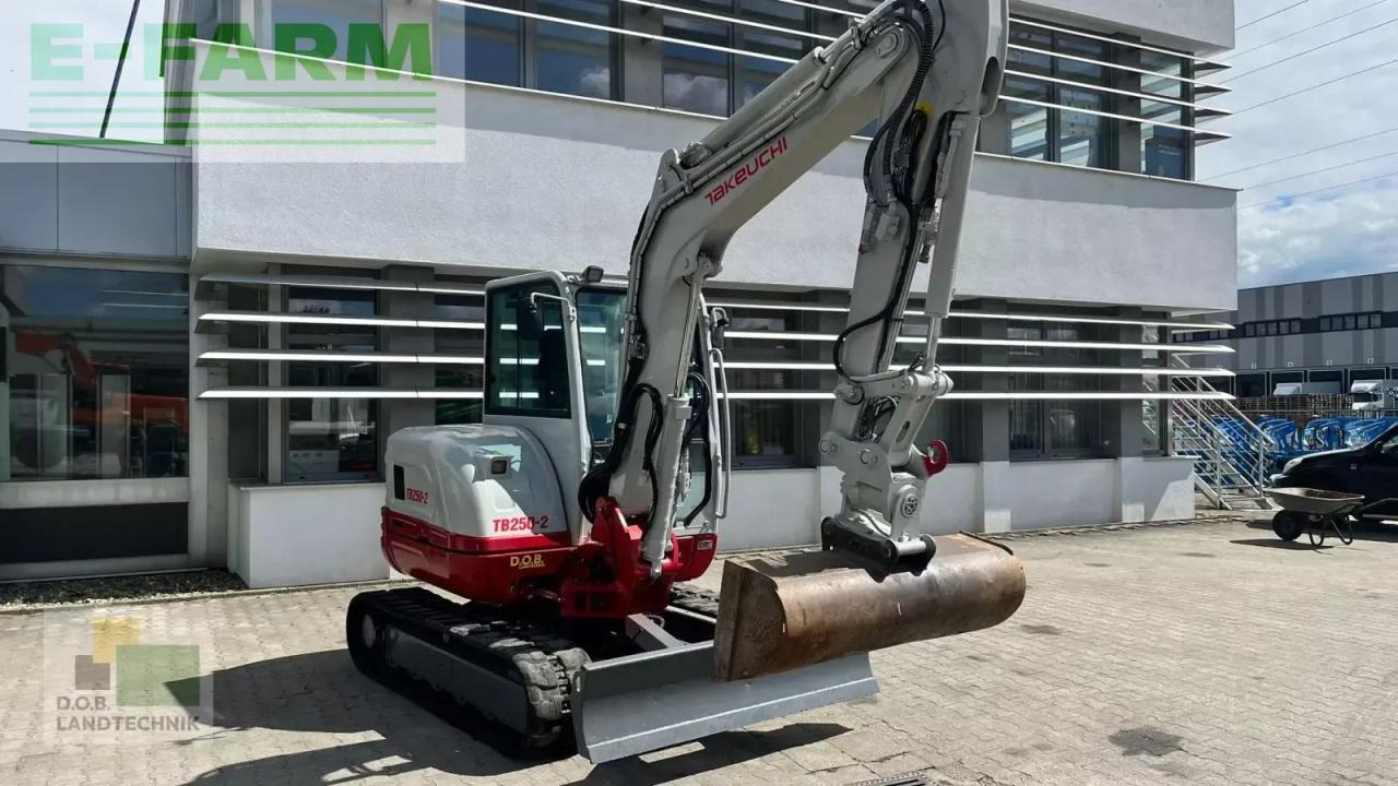 Takeuchi tb 250 - Minikuormaaja: kuva Takeuchi tb 250 - Minikuormaaja Takeuchi tb 250 - Minikuormaaja: kuva Takeuchi tb 250 - Minikuormaaja