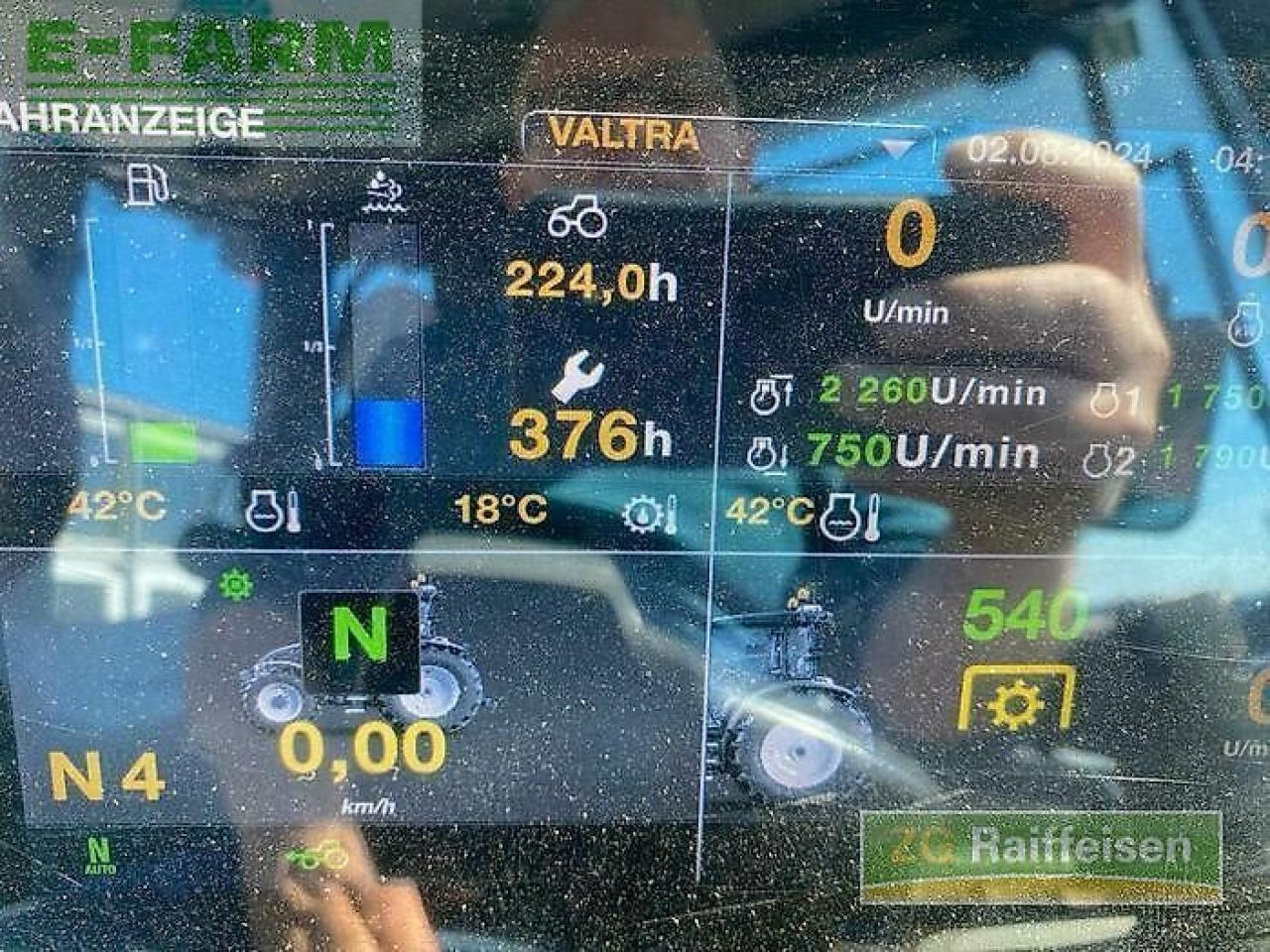 Traktori Valtra g135v 1b9: kuva Traktori Valtra g135v 1b9