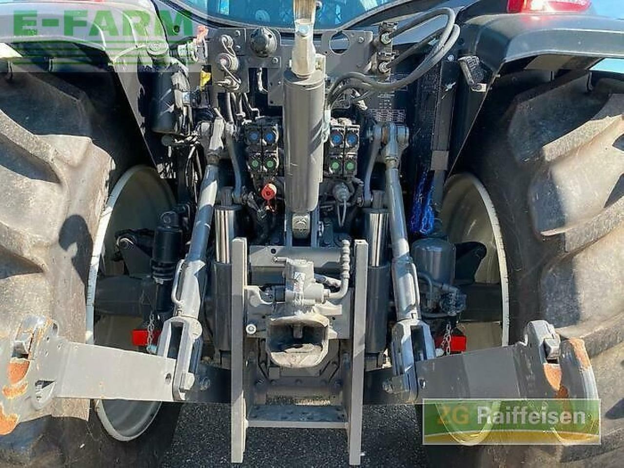 Traktori Valtra g135v 1b9: kuva Traktori Valtra g135v 1b9