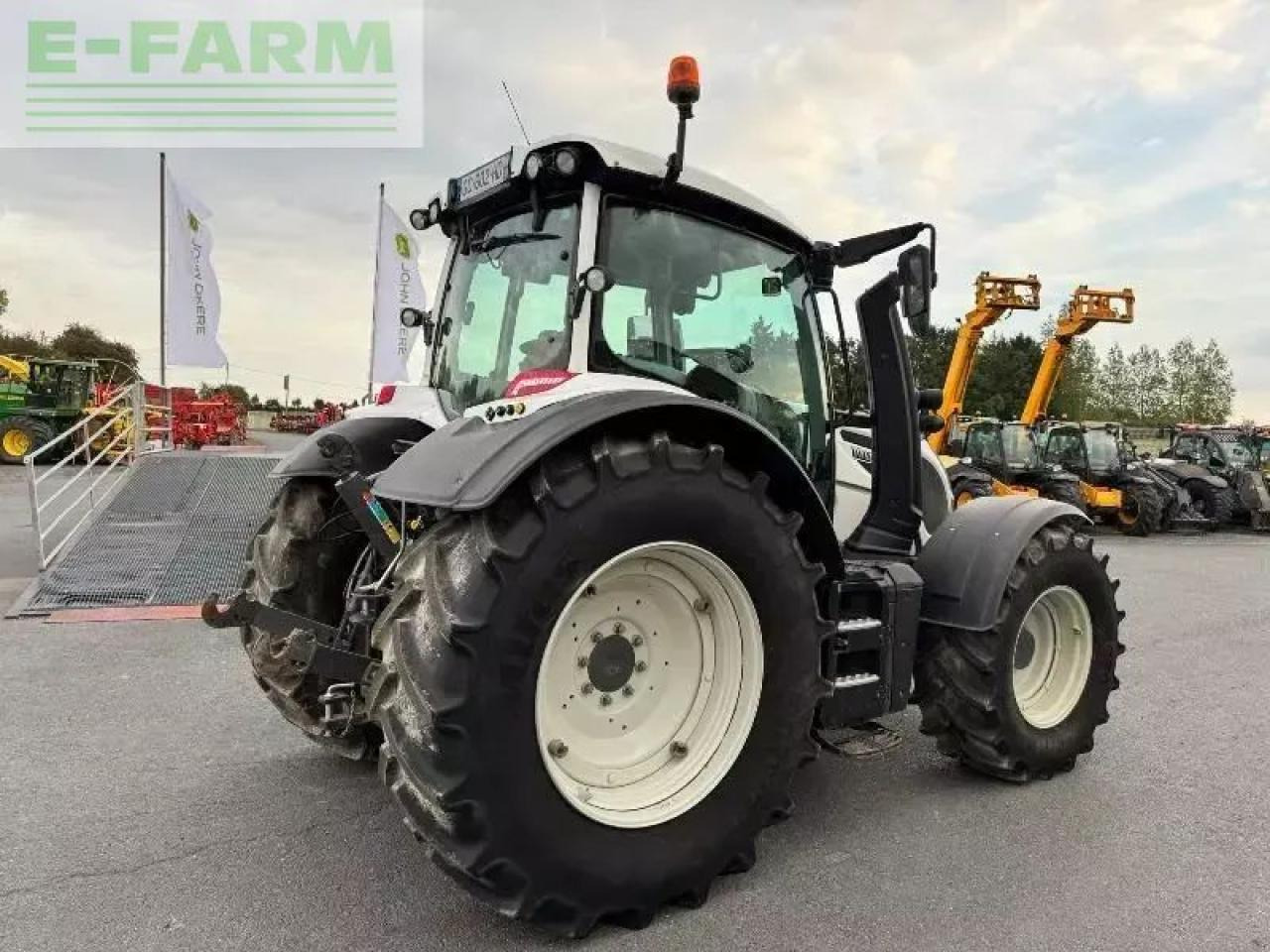 Valtra n174 direct Direct - Traktori: kuva Valtra n174 direct Direct - Traktori Valtra n174 direct Direct - Traktori: kuva Valtra n174 direct Direct - Traktori