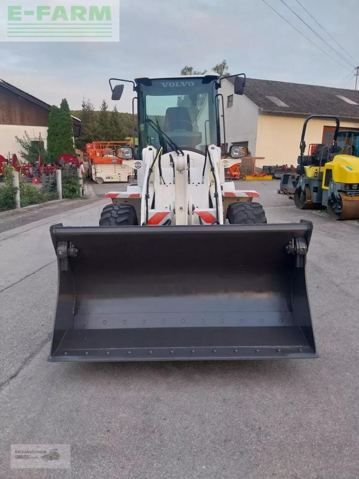 Volvo l 30g - Minikuormaaja: kuva Volvo l 30g - Minikuormaaja Volvo l 30g - Minikuormaaja: kuva Volvo l 30g - Minikuormaaja