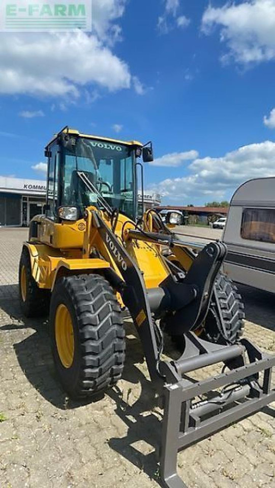 Volvo volvo l 30 - Minikuormaaja: kuva Volvo volvo l 30 - Minikuormaaja Volvo volvo l 30 - Minikuormaaja: kuva Volvo volvo l 30 - Minikuormaaja