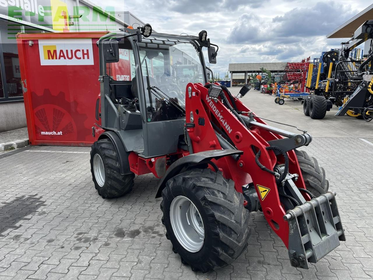 Weidemann 2070cx80 gepflegter zustand - Minikuormaaja: kuva Weidemann 2070cx80 gepflegter zustand - Minikuormaaja Weidemann 2070cx80 gepflegter zustand - Minikuormaaja: kuva Weidemann 2070cx80 gepflegter zustand - Minikuormaaja