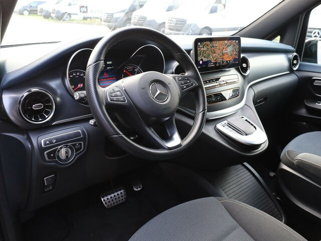 MERCEDES-BENZ EQV 300 lang,7Sitze,2xSchiebetür,LED,Distronic... - Pikkubussi, Sähköpakettiauto: kuva MERCEDES-BENZ EQV 300 lang,7Sitze,2xSchiebetür,LED,Distronic... - Pikkubussi, Sähköpakettiauto MERCEDES-BENZ EQV 300 lang,7Sitze,2xSchiebetür,LED,Distronic... - Pikkubussi, Sähköpakettiauto: kuva MERCEDES-BENZ EQV 300 lang,7Sitze,2xSchiebetür,LED,Distronic... - Pikkubussi, Sähköpakettiauto