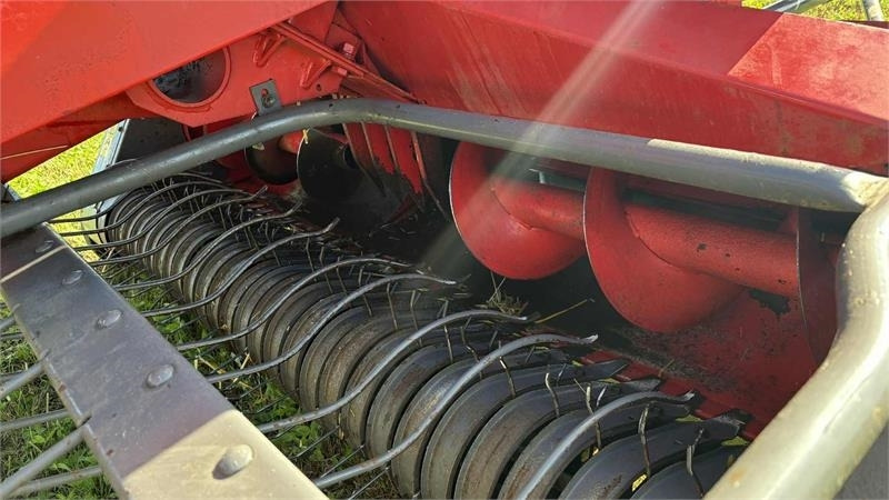 Massey Ferguson 1839 Småballe presser - Käärijä: kuva Massey Ferguson 1839 Småballe presser - Käärijä Massey Ferguson 1839 Småballe presser - Käärijä: kuva Massey Ferguson 1839 Småballe presser - Käärijä