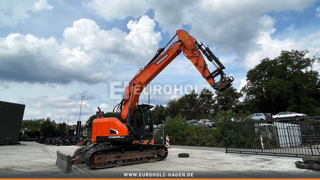 Telakaivukone Doosan Kettenbagger DX 235 LCR-5, hyd. SW OilQuick 70-55: kuva Telakaivukone Doosan Kettenbagger DX 235 LCR-5, hyd. SW OilQuick 70-55