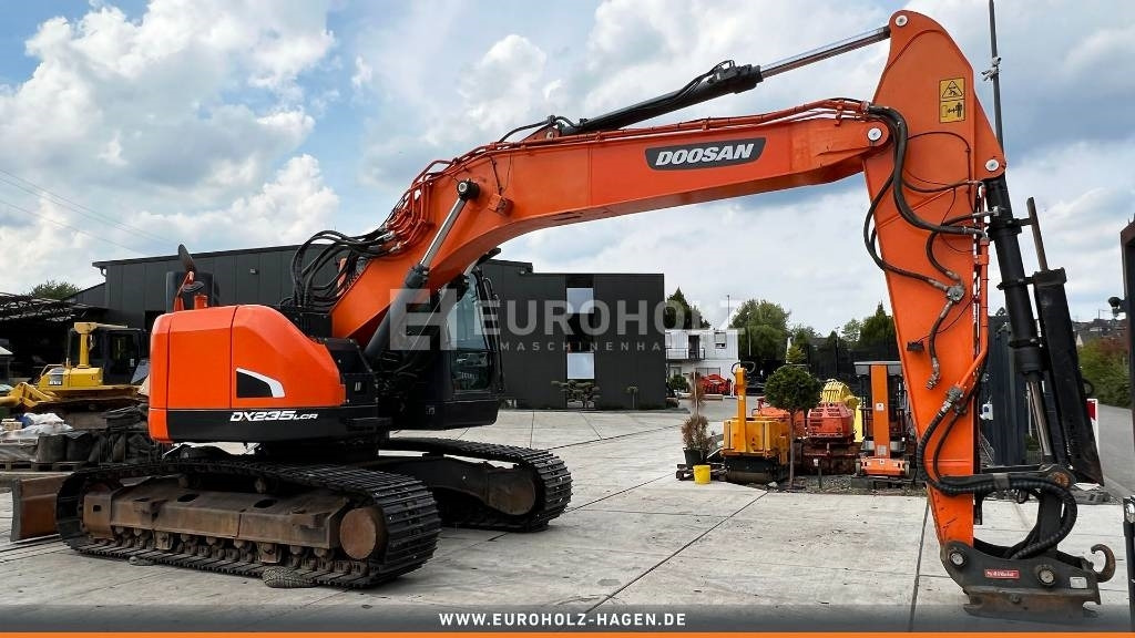 Telakaivukone Doosan Kettenbagger DX 235 LCR-5, hyd. SW OilQuick 70-55: kuva Telakaivukone Doosan Kettenbagger DX 235 LCR-5, hyd. SW OilQuick 70-55