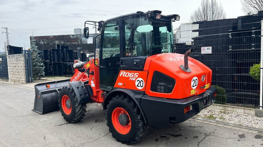 Kubota R 065, Radlader, hydr. Schnellwechsler, Schaufel - Pyöräkuormaaja: kuva Kubota R 065, Radlader, hydr. Schnellwechsler, Schaufel - Pyöräkuormaaja Kubota R 065, Radlader, hydr. Schnellwechsler, Schaufel - Pyöräkuormaaja: kuva Kubota R 065, Radlader, hydr. Schnellwechsler, Schaufel - Pyöräkuormaaja